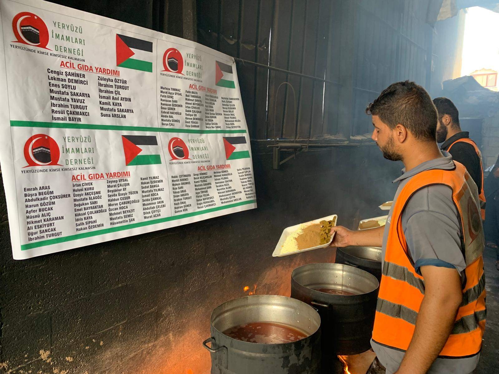 Gazze’de İyiliğin Sofrasını Kurduk